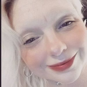 Meet your Posher, Mary sunshine